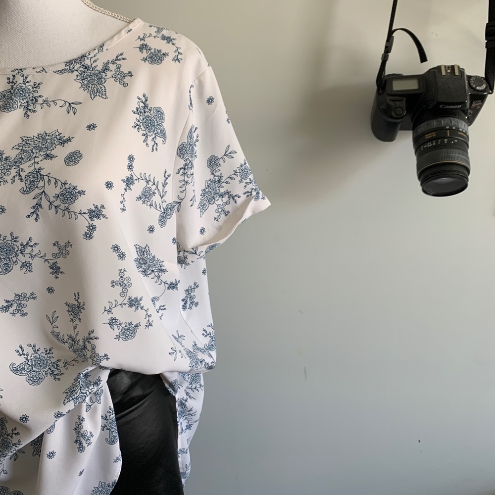 Lauren Conrad Floral Print Rounded Hem Top